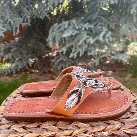 NEW African Maasai Handmade Black & White Beaded Tan Leather Toe Post Sandals - Picture 2 of 7